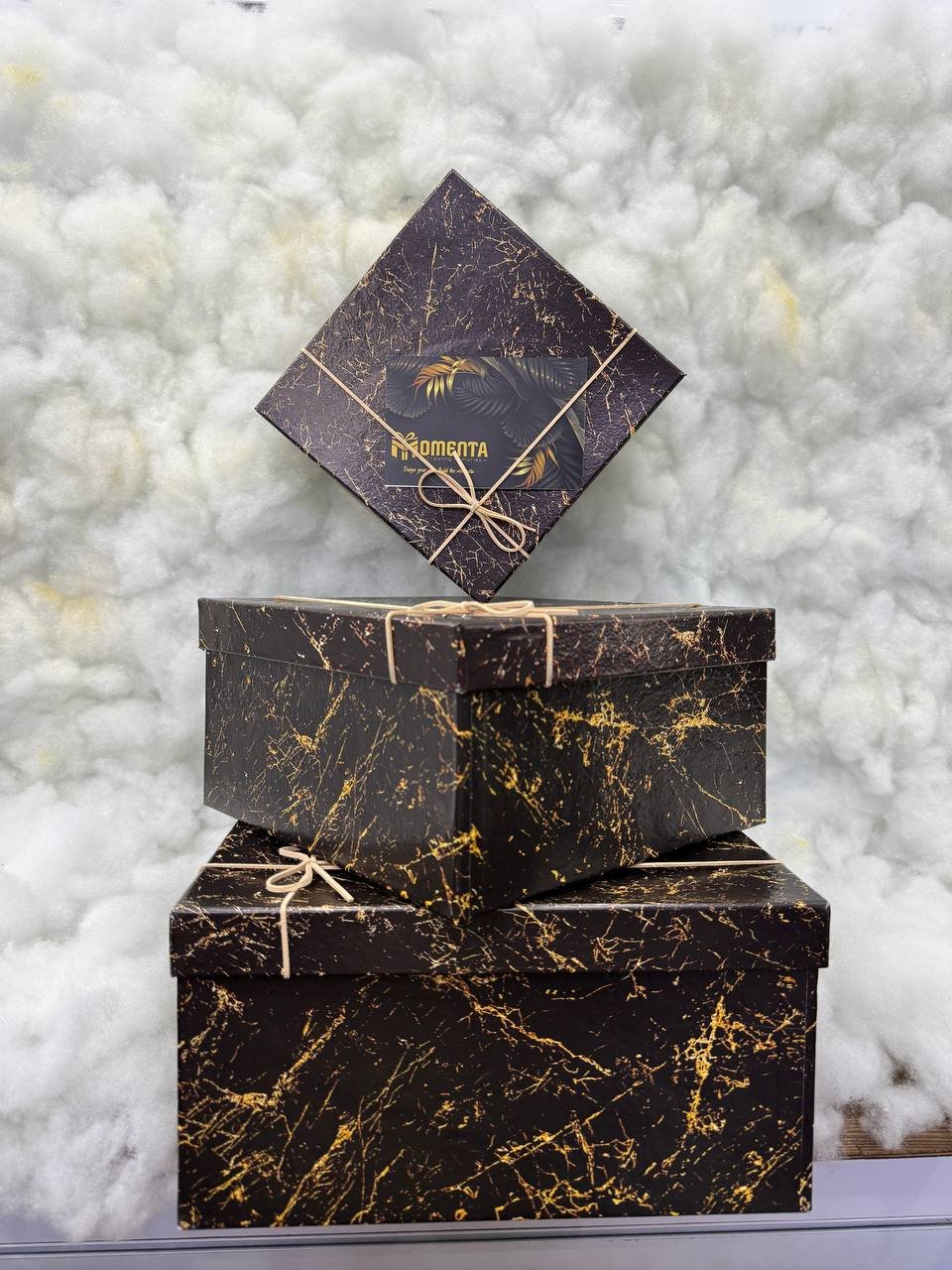 صندوق رخامي أسود ذهبي