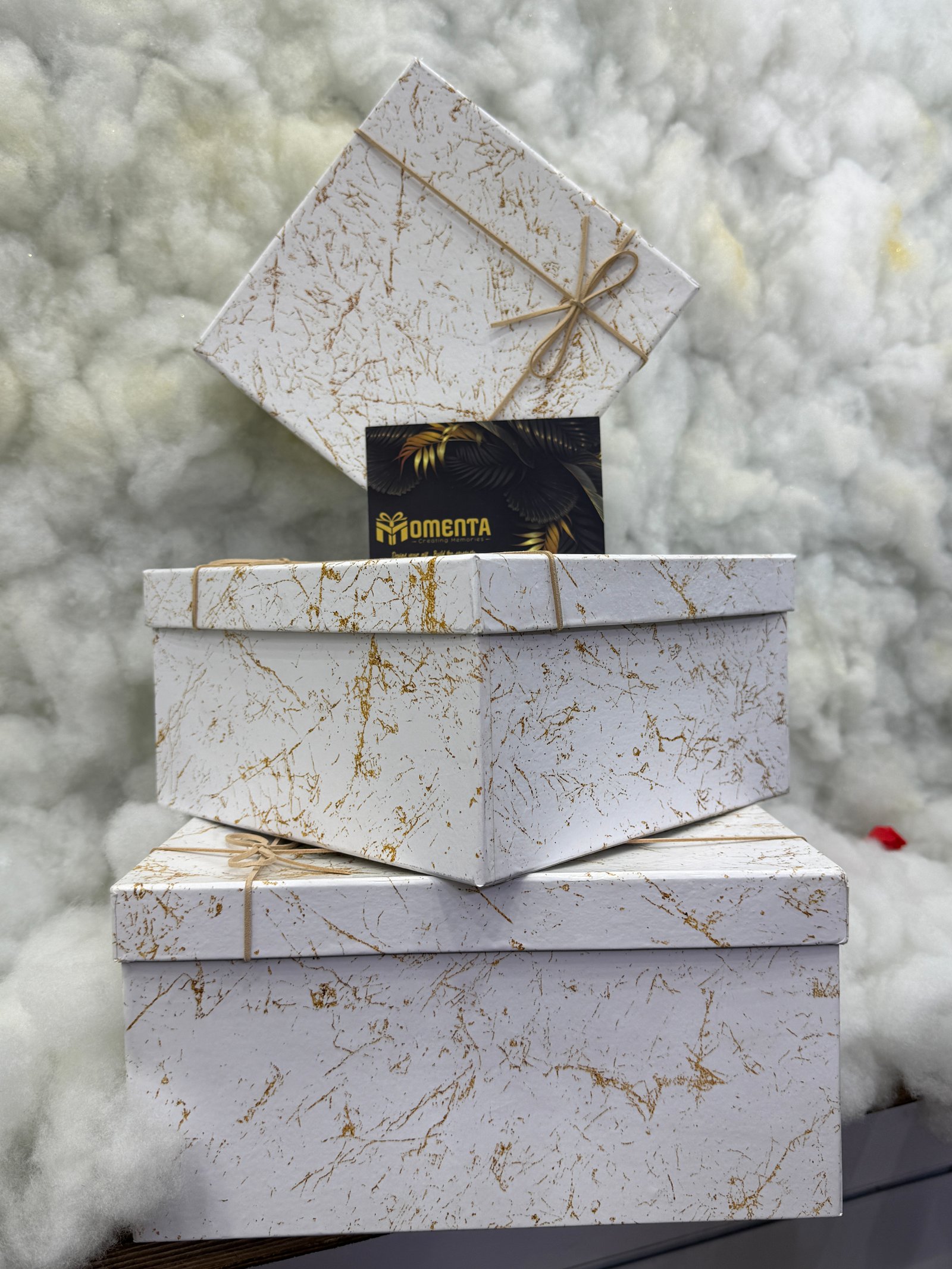 صندوق رخامي أبيض ذهبي