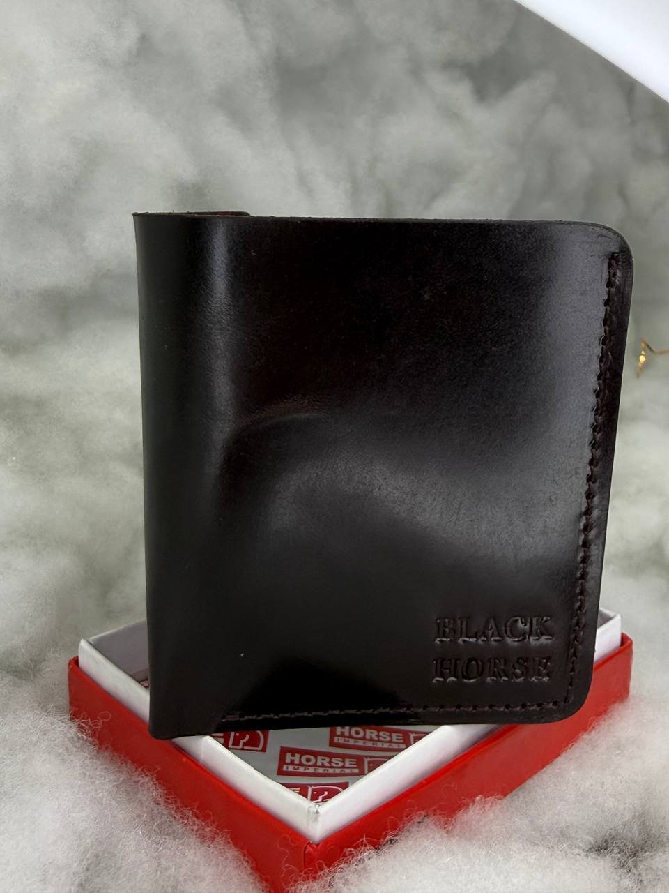 محافظ جلدية